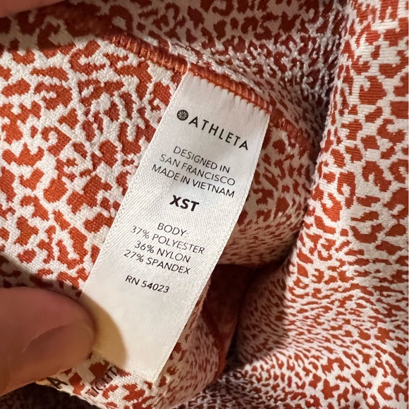Athleta Salutation Stash Textured Tight in White & Orange Cheetah Print, XS Tall - Picture 7 of 9
